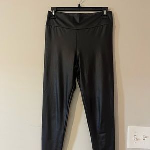 The cutest trendy leather like leggings! Women’s size Medium!